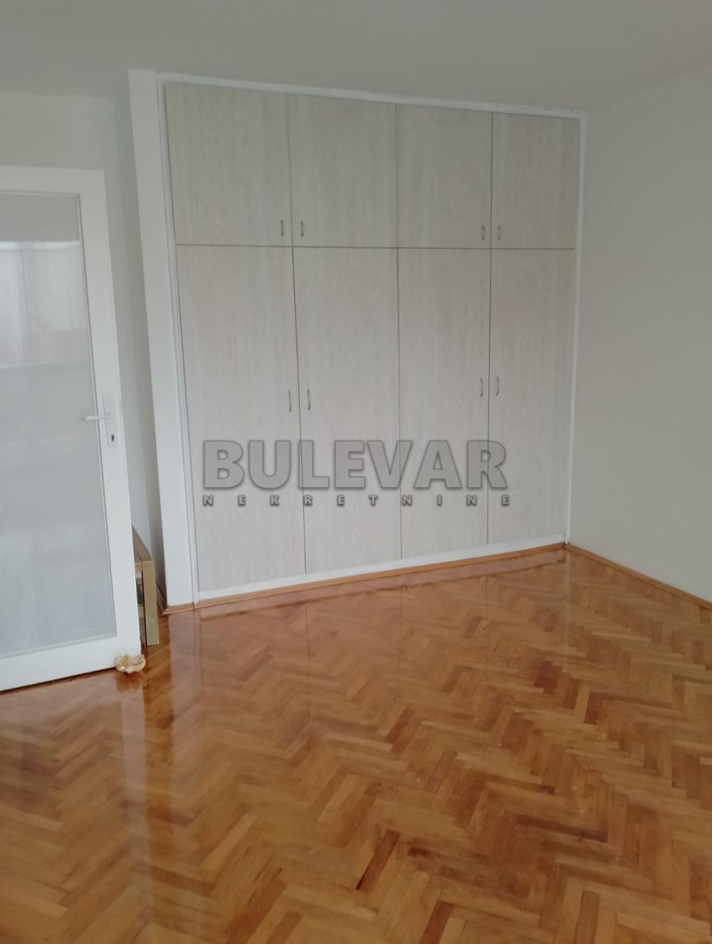 Slika 8 - Strahinjića Bana,  Lokal za izdavanje, 60m2, 350€
