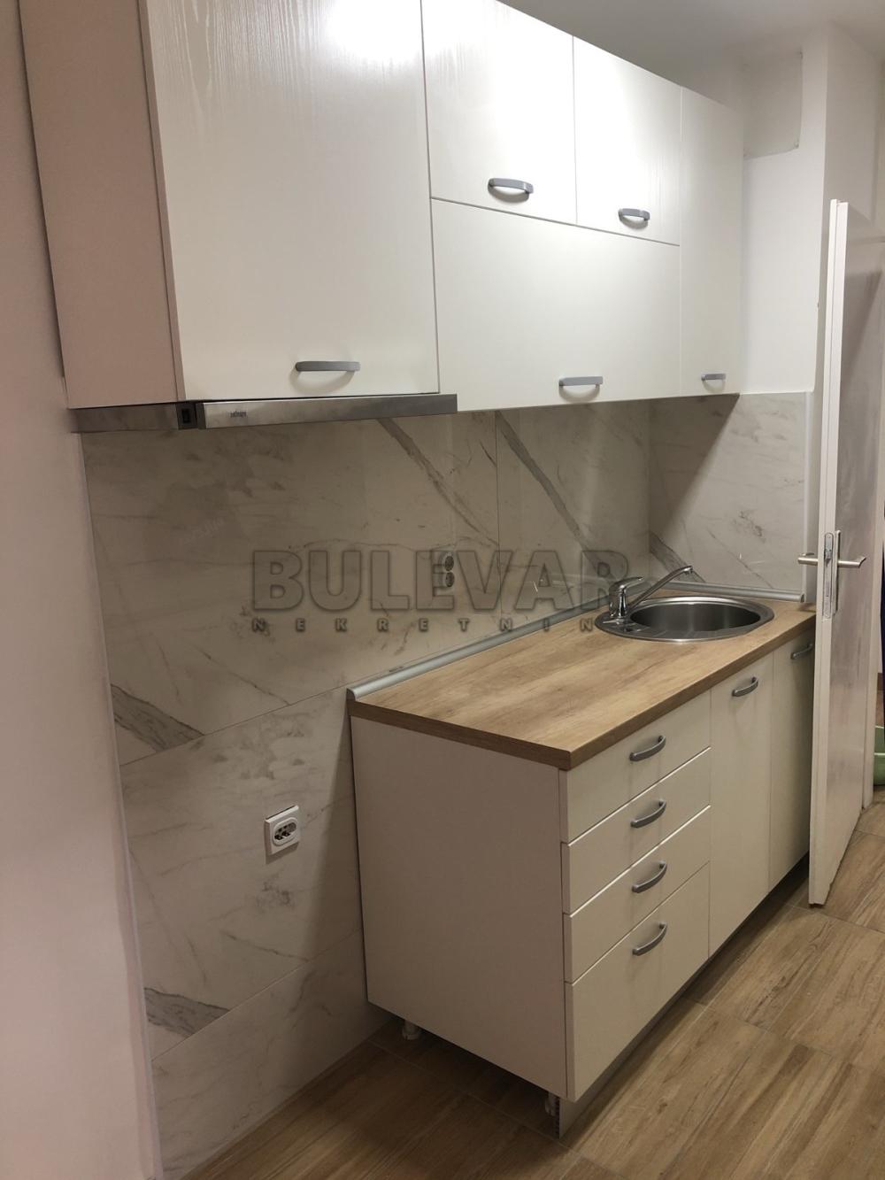 Slika 2 - Bulevar dr Zorana,  Lokal za izdavanje, 45m2, 350€
