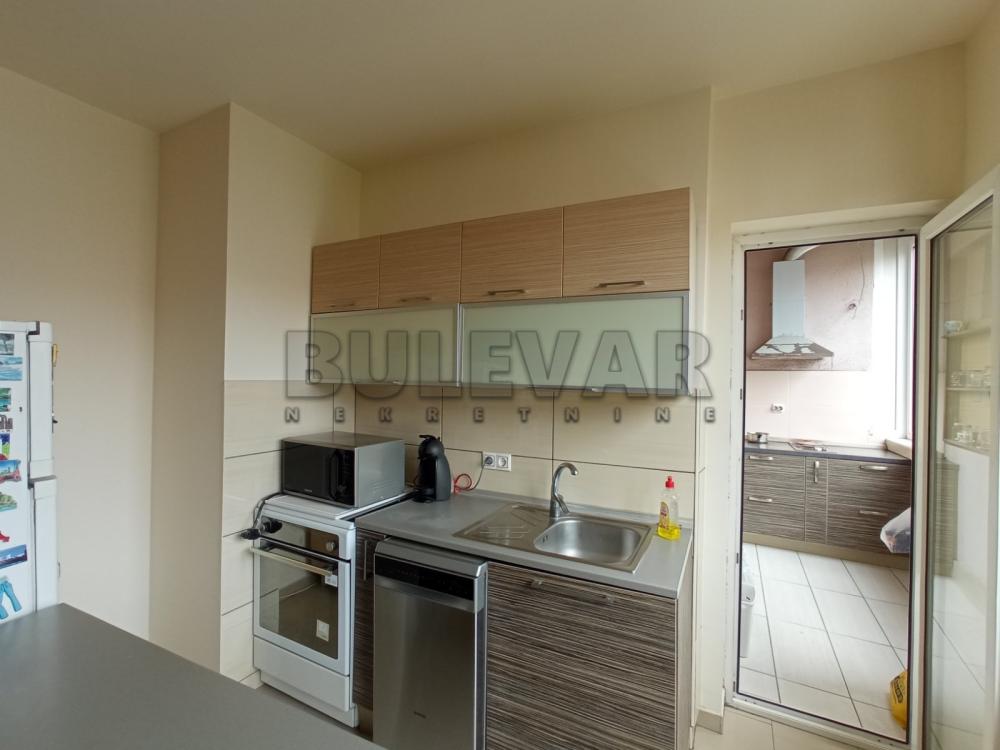 Slika 4 - Obrenovićeva, Troiposoban stan za izdavanje, 105m2, 550€