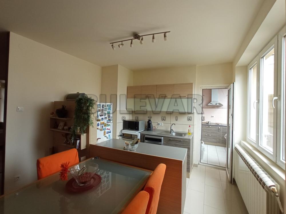 Slika 8 - Obrenovićeva, Troiposoban stan za izdavanje, 105m2, 550€