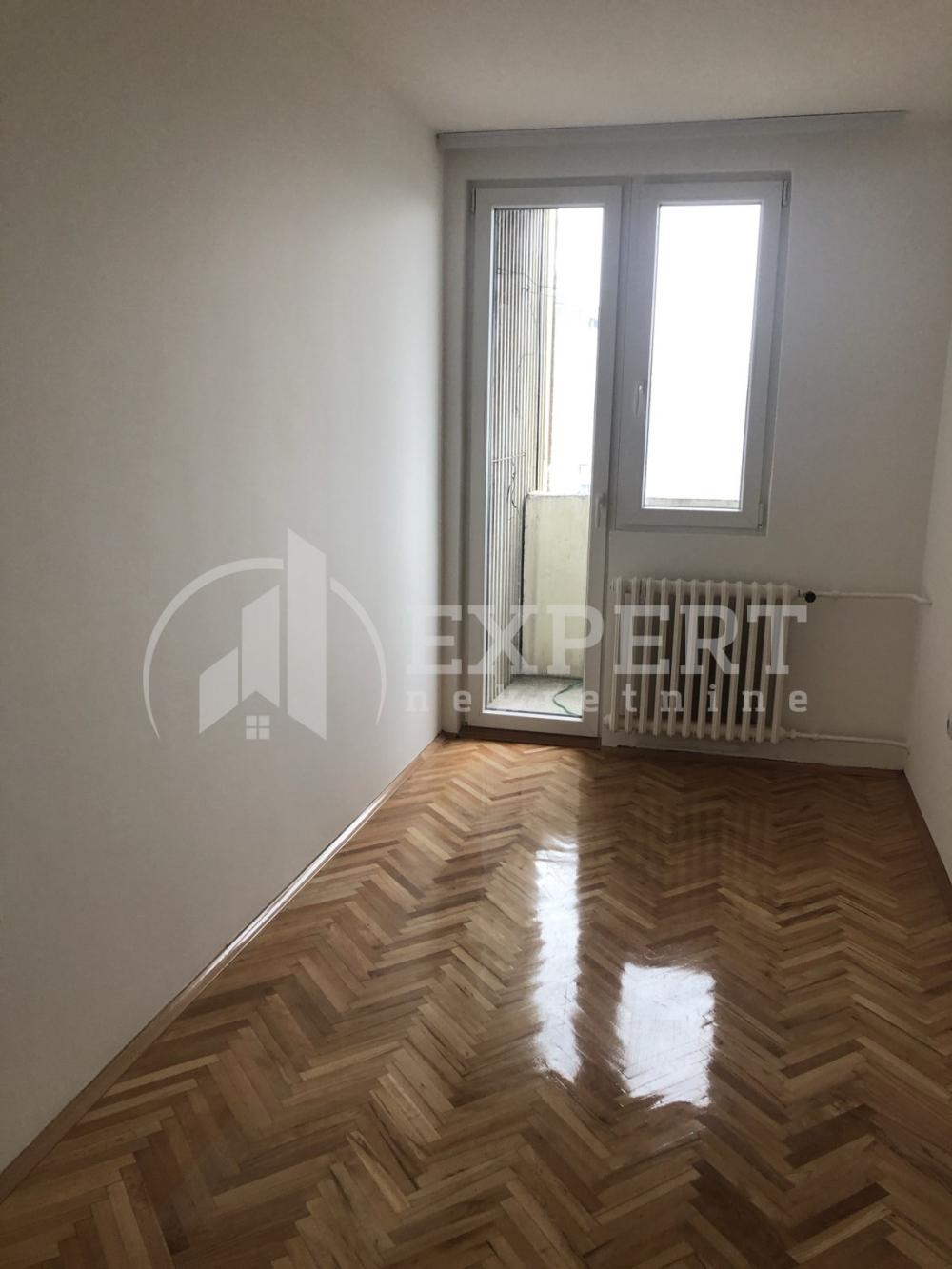 Slika 6 - Bulevar dr Zorana,  Lokal za izdavanje, 45m2, 350€