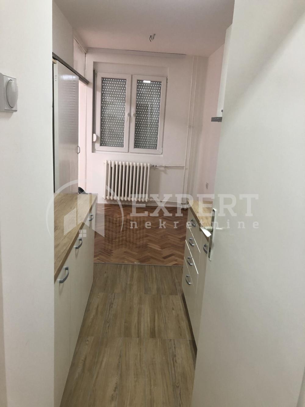 Slika 1 - Bulevar dr Zorana,  Lokal za izdavanje, 45m2, 350€