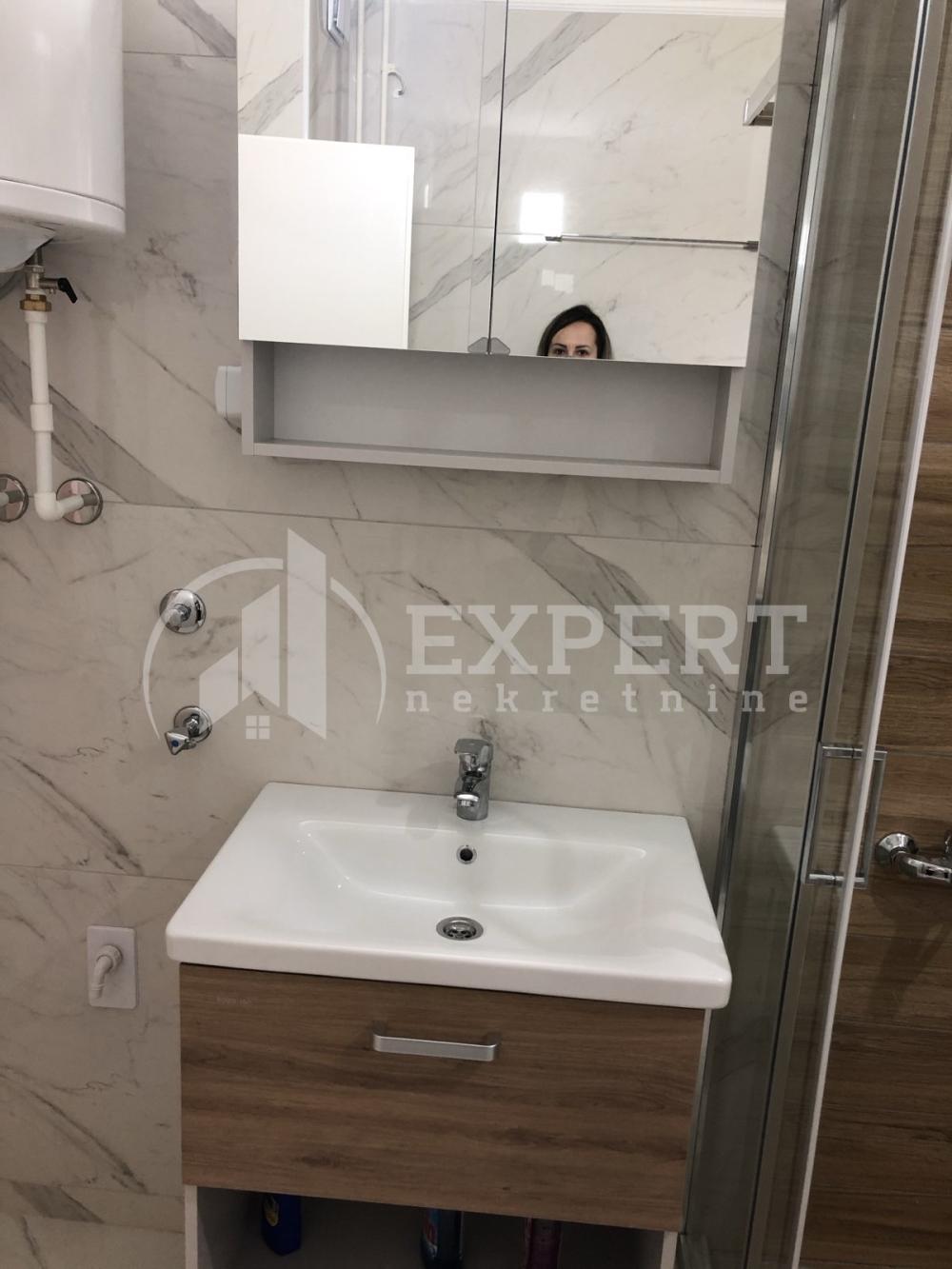 Slika 5 - Bulevar dr Zorana,  Lokal za izdavanje, 45m2, 350€