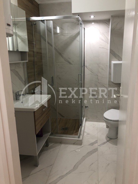 Slika 4 - Bulevar dr Zorana,  Lokal za izdavanje, 45m2, 350€