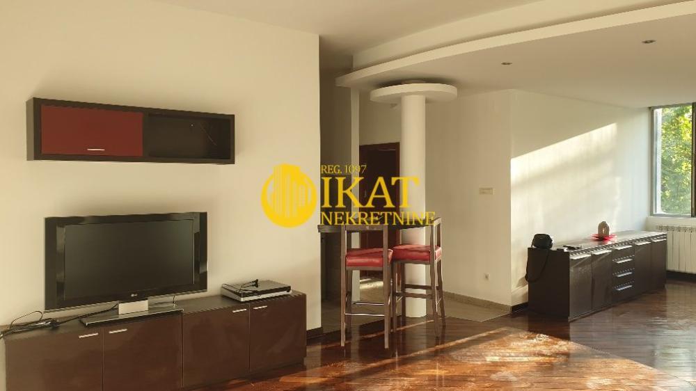 Glavna slika -Trosoban stan za izdavanje, 104m2, 1.200€