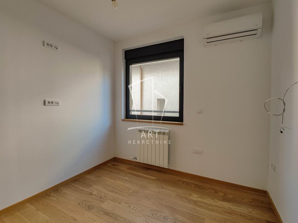 Slika 1 - Bilećka, Trosoban stan na prodaju, 74m2, 295.000€