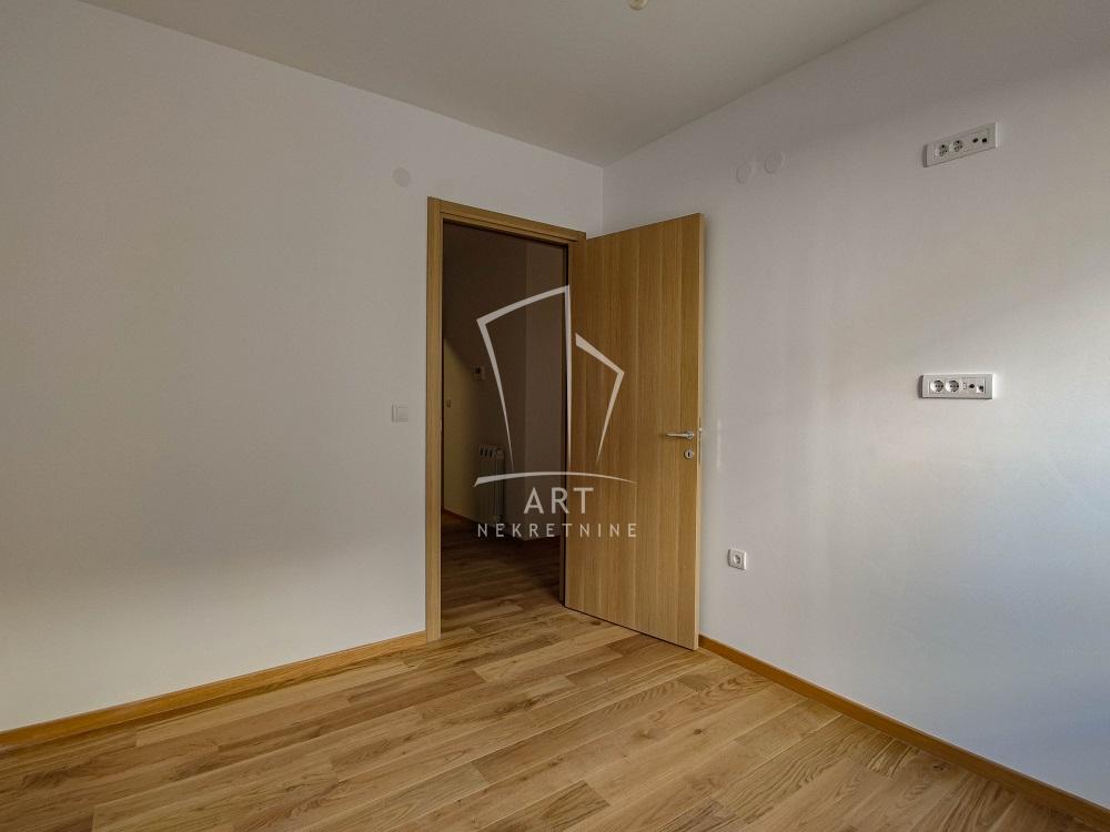 Slika 2 - Bilećka, Trosoban stan na prodaju, 74m2, 295.000€