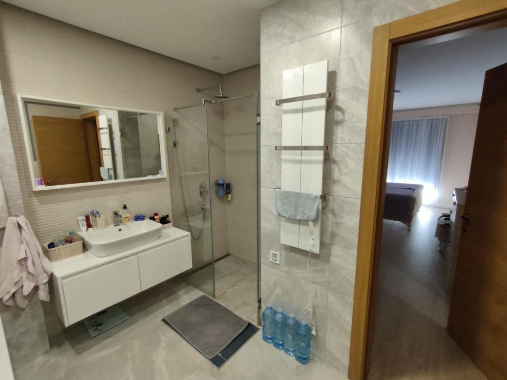 Slika 1 -  Kuća za izdavanje, 230m2, 2.000€