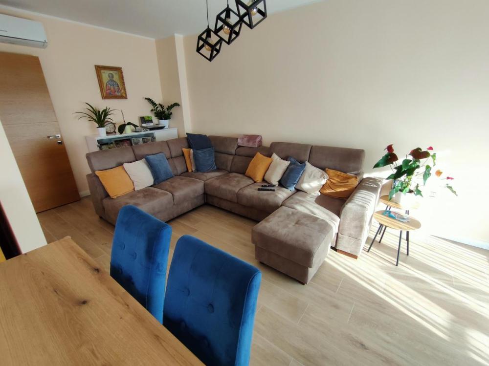 Slika 2 -  Kuća za izdavanje, 230m2, 2.000€