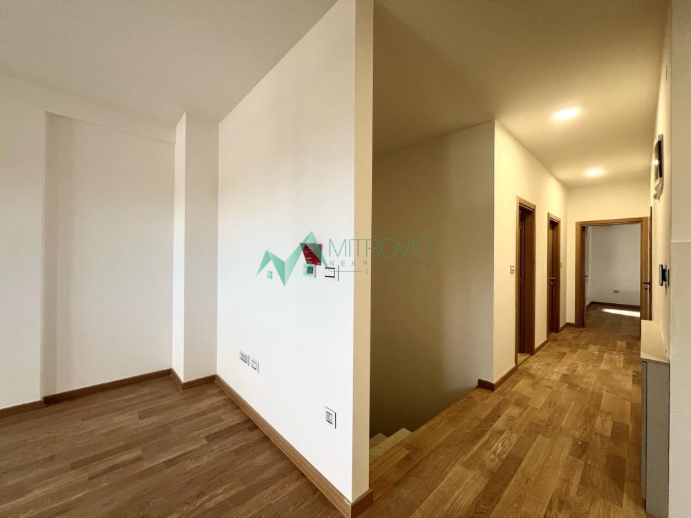 Glavna slika -Četvorosoban stan na prodaju, 100m2, 288.500€