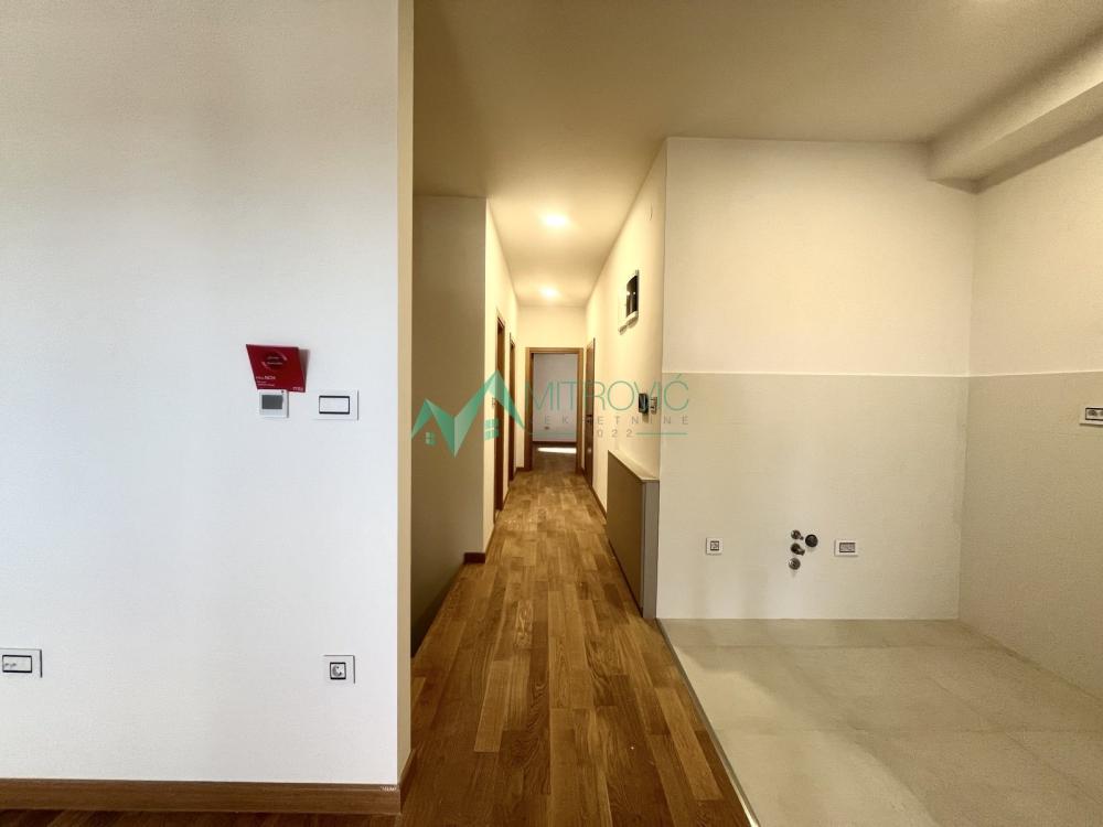 Slika 1 - Četvorosoban stan na prodaju, 100m2, 288.500€