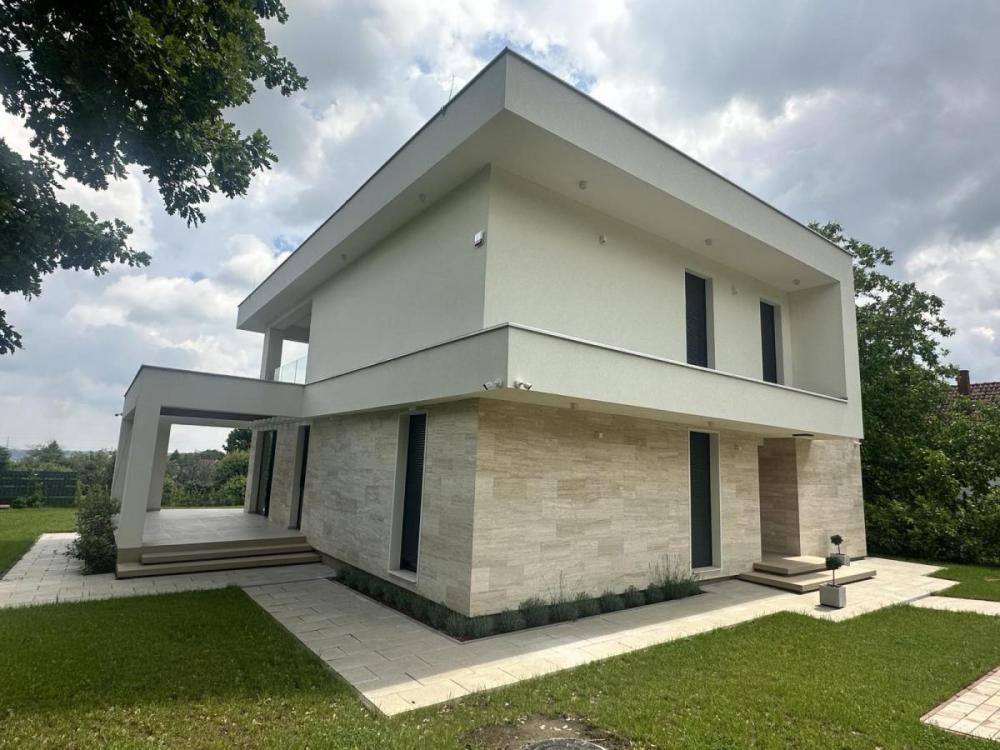 Slika 1 -  Kuća na prodaju, 242m2, 1.200.000€