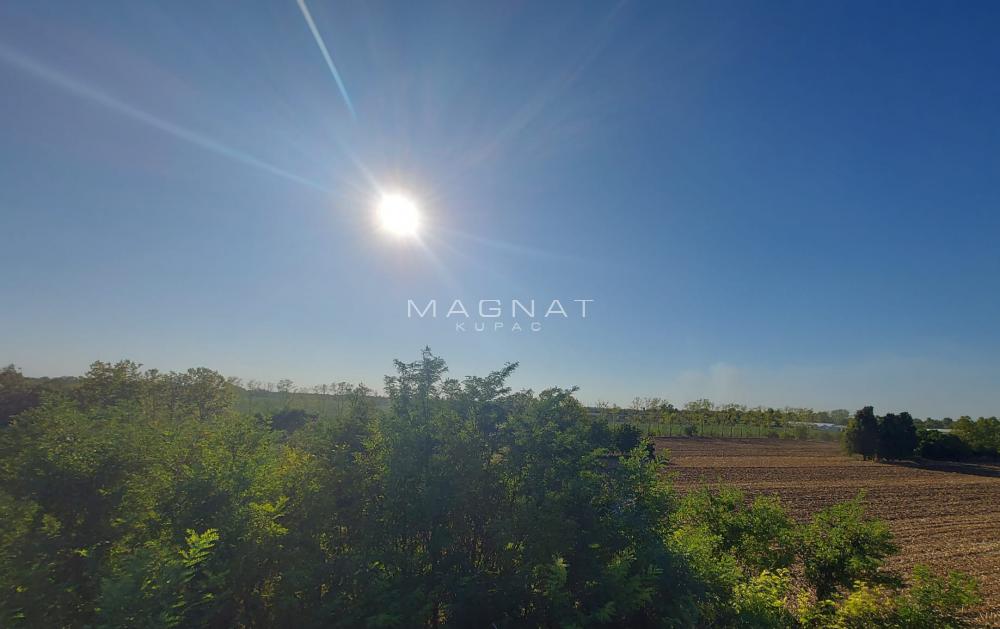 Slika 3 -  Plac na prodaju, Zemun, 13. maj, 1.300.000€