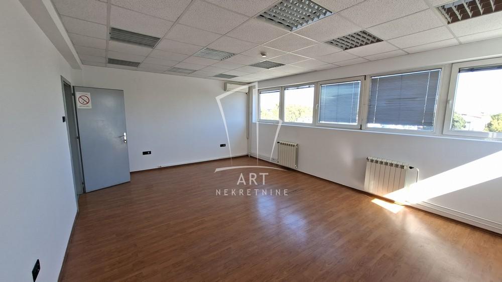 Slika 9 - Cara Dušana,  Lokal za izdavanje, 200m2, 2.000€