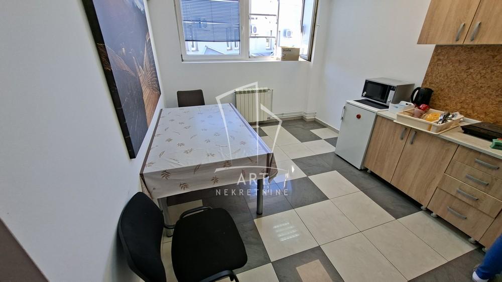 Slika 11 - Cara Dušana,  Lokal za izdavanje, 200m2, 2.000€