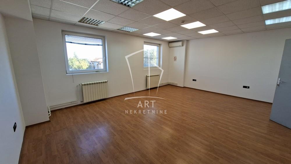 Slika 1 - Cara Dušana,  Lokal za izdavanje, 200m2, 2.000€