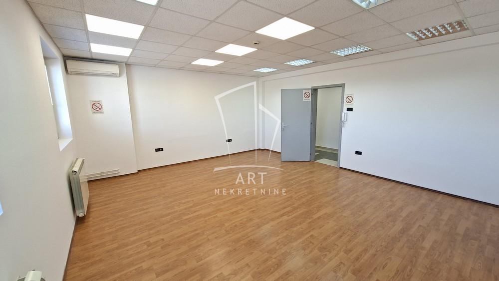 Slika 2 - Cara Dušana,  Lokal za izdavanje, 200m2, 2.000€