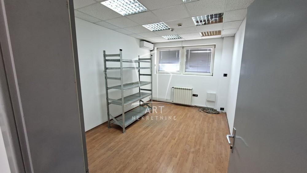 Slika 3 - Cara Dušana,  Lokal za izdavanje, 200m2, 2.000€