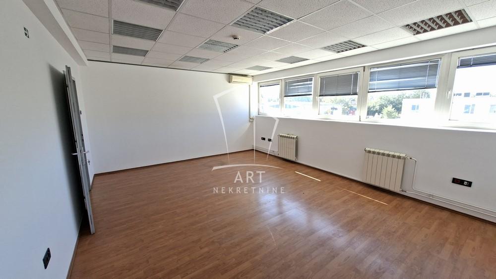 Slika 6 - Cara Dušana,  Lokal za izdavanje, 200m2, 2.000€