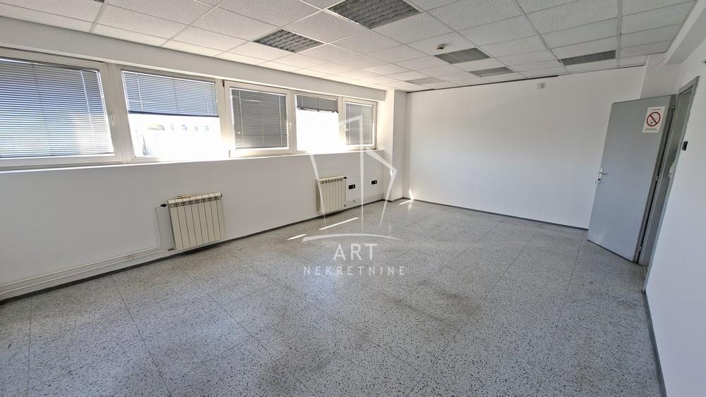 Slika 7 - Cara Dušana,  Lokal za izdavanje, 200m2, 2.000€