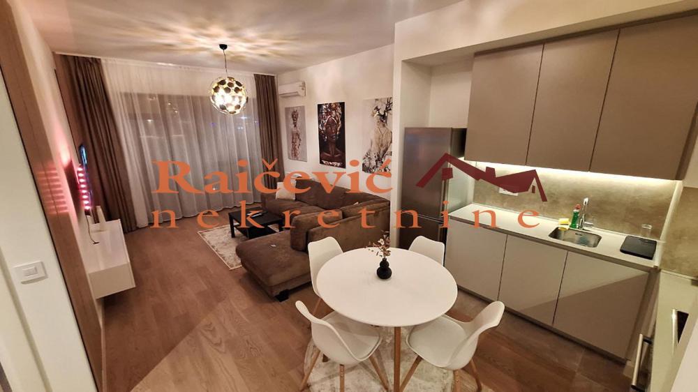 Slika 1 - Bulevar Vudroa Vilsona, Dvosoban stan na prodaju, 54m2, 275.000€