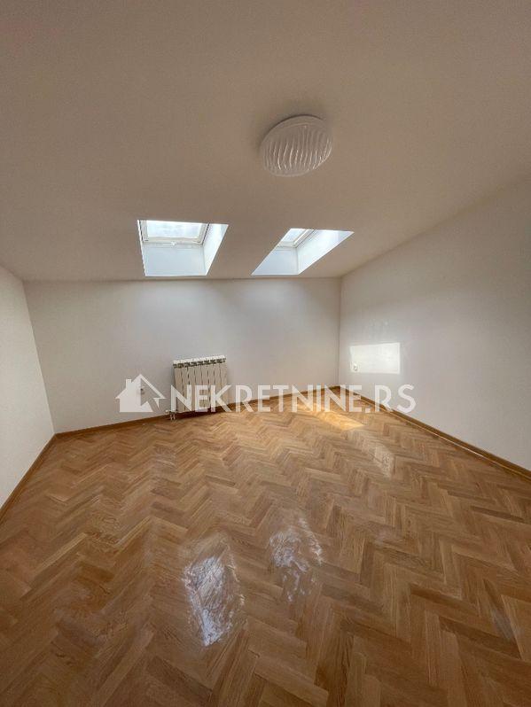 Slika 2 - Šumatovačka, Četvorosoban stan za izdavanje, 131m2, 1.600€