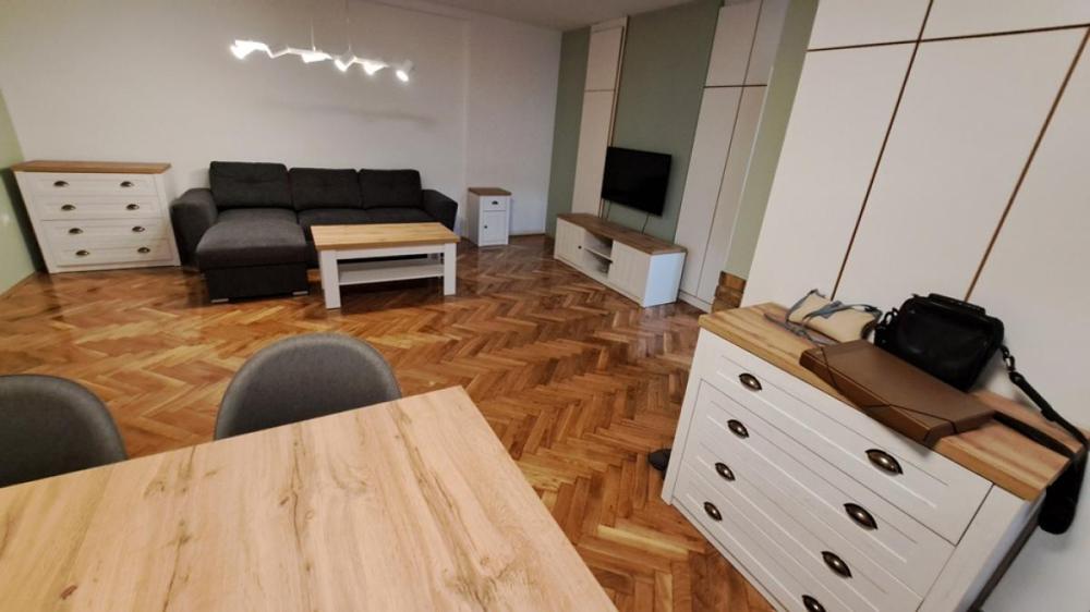 Slika 2 - Četvorosoban stan za izdavanje, 103m2, 900€