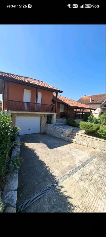 Glavna slika - Kuća za izdavanje, 100m2, 1.000€