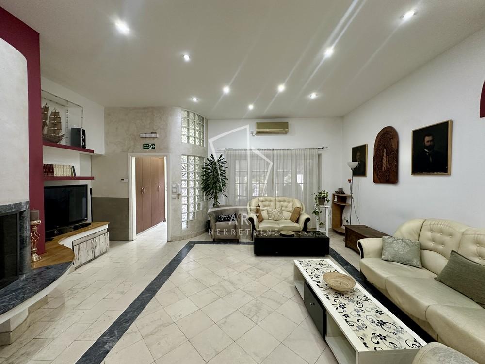 Slika 1 - Đevđelijska, Kuća za izdavanje, 198m2, 2.500€