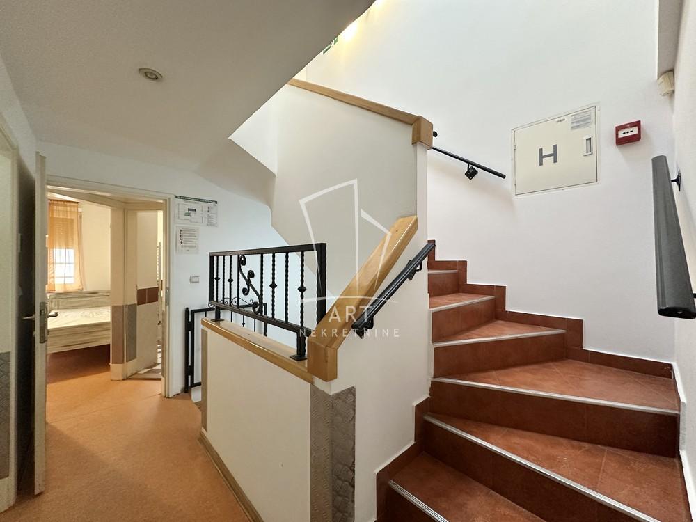 Slika 6 - Đevđelijska, Kuća za izdavanje, 198m2, 2.500€