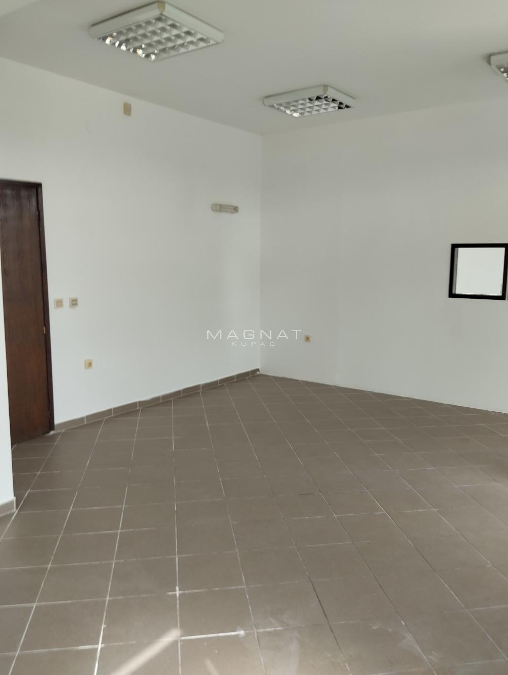 Slika 3 - Rasinska,  Lokal za izdavanje, 102m2, 900€