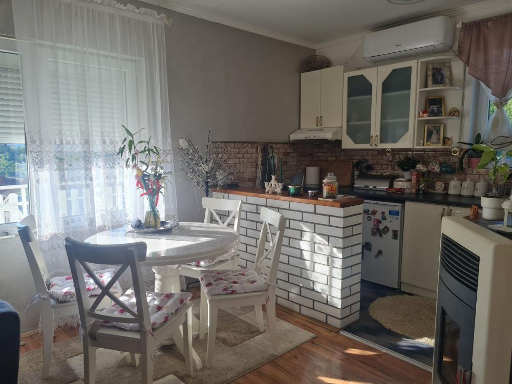 Slika 1 -  Kuća na prodaju, 217m2, 170.000€