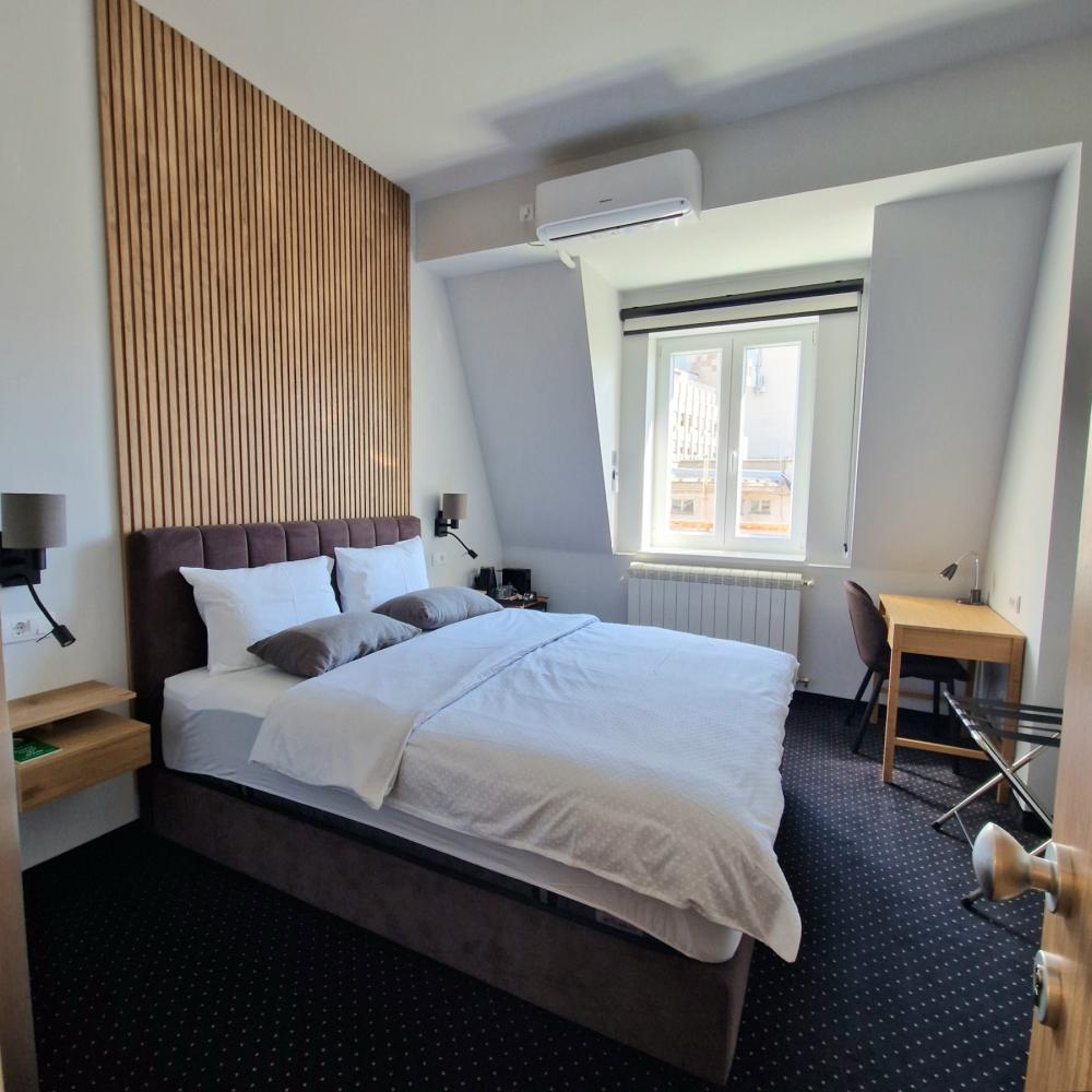 Slika 1 - Knez Mihailova, Šestoiposoban stan na prodaju, 205m2, 1.390.000€