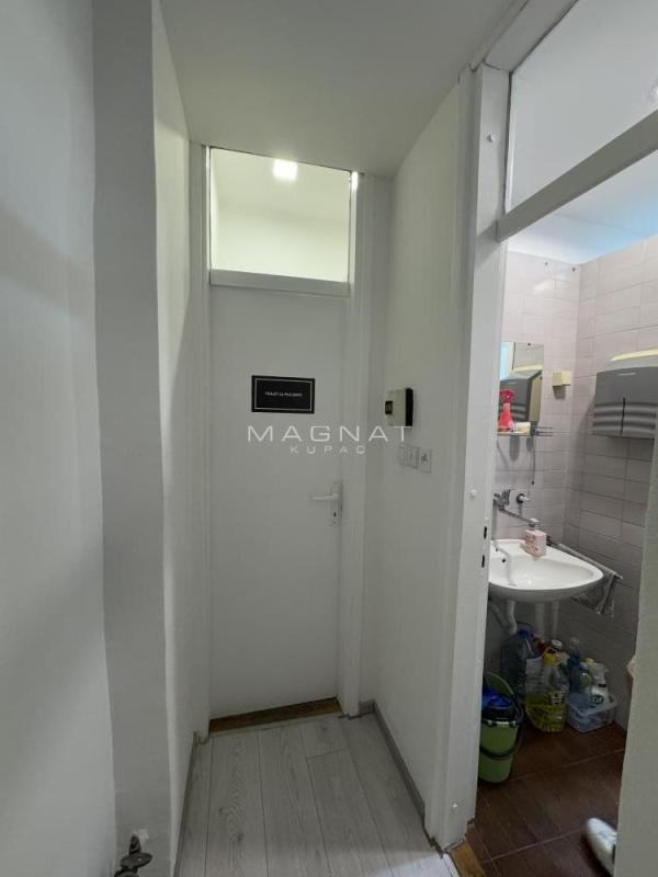 Slika 11 - Blagoja Parovića,  Lokal za izdavanje, 136m2, 1.950€