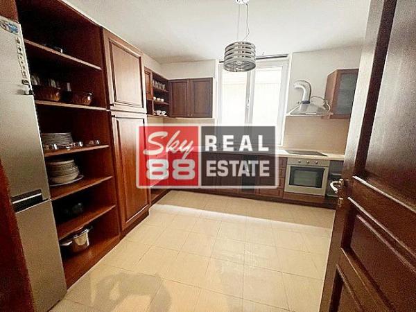 Slika 3 - Četvorosoban stan za izdavanje, 210m2, 1.450€