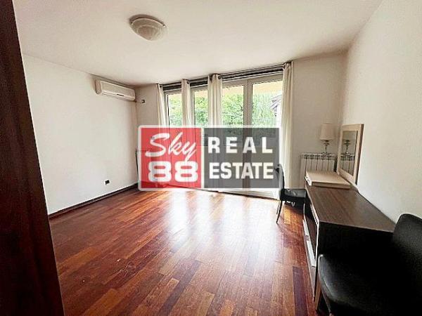 Glavna slika -Četvorosoban stan za izdavanje, 210m2, 1.500€