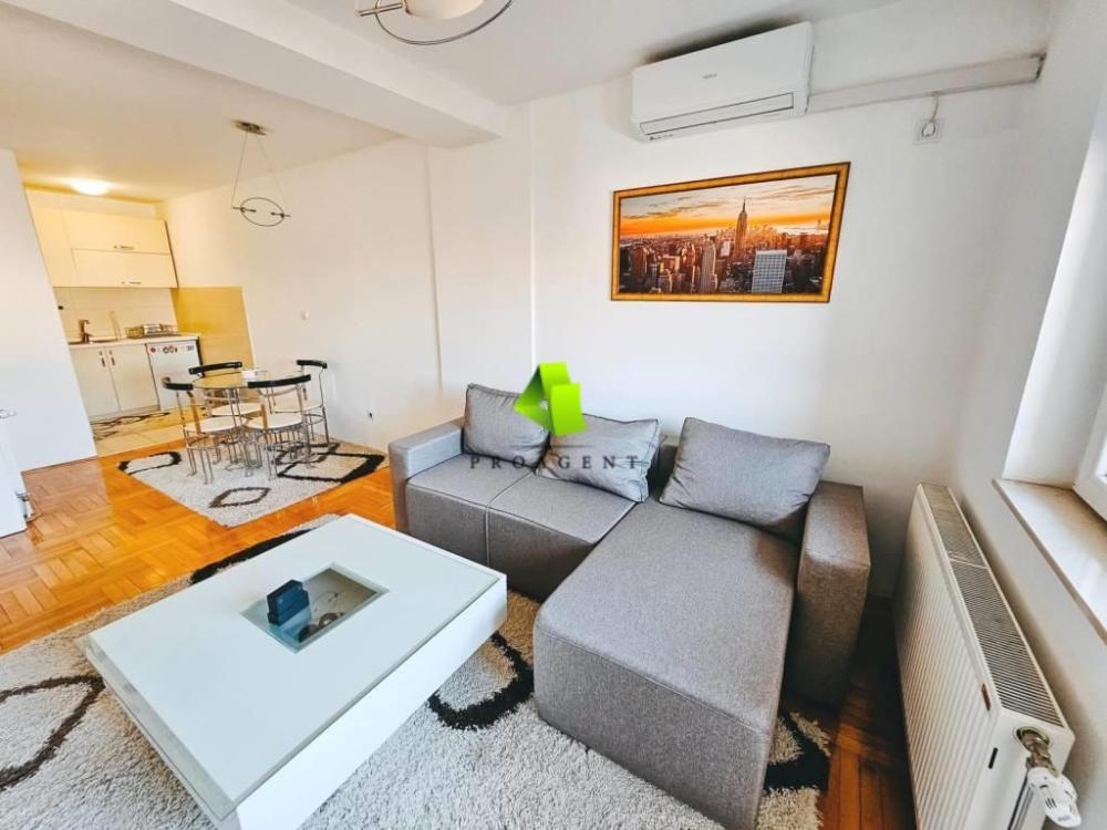 Glavna slika -Trosoban stan za izdavanje, 70m2, 450€