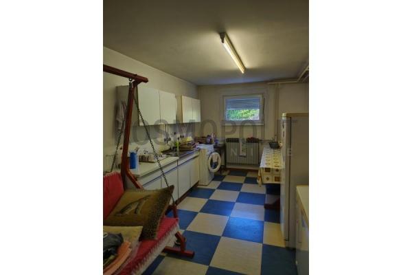 Slika 6 - Bratstva i jedinstva,  Kuća na prodaju, 399m2, 250.000€