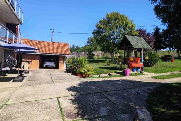 Slika 9 - Bratstva i jedinstva,  Kuća na prodaju, 399m2, 250.000€