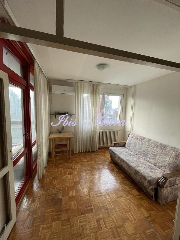 Slika 2 - Bulevar oslobođenja, Trosoban stan za izdavanje, 80m2, 500€