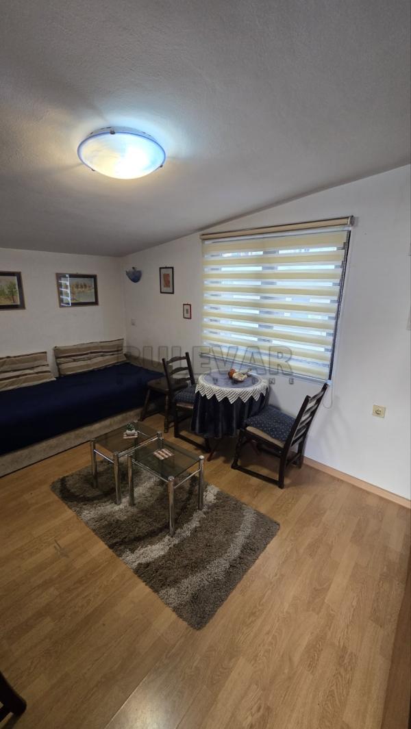 Slika 1 - Cara Dušana,  Kuća za izdavanje, 20m2, 200€