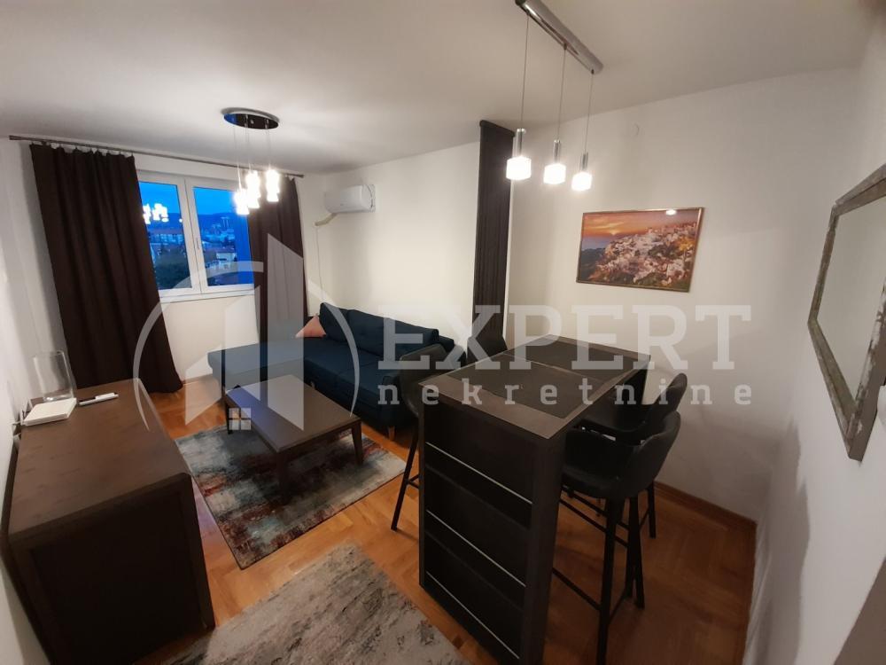 Glavna slika -Cara Dušana, Jednoiposoban stan za izdavanje, 42m2, 400€