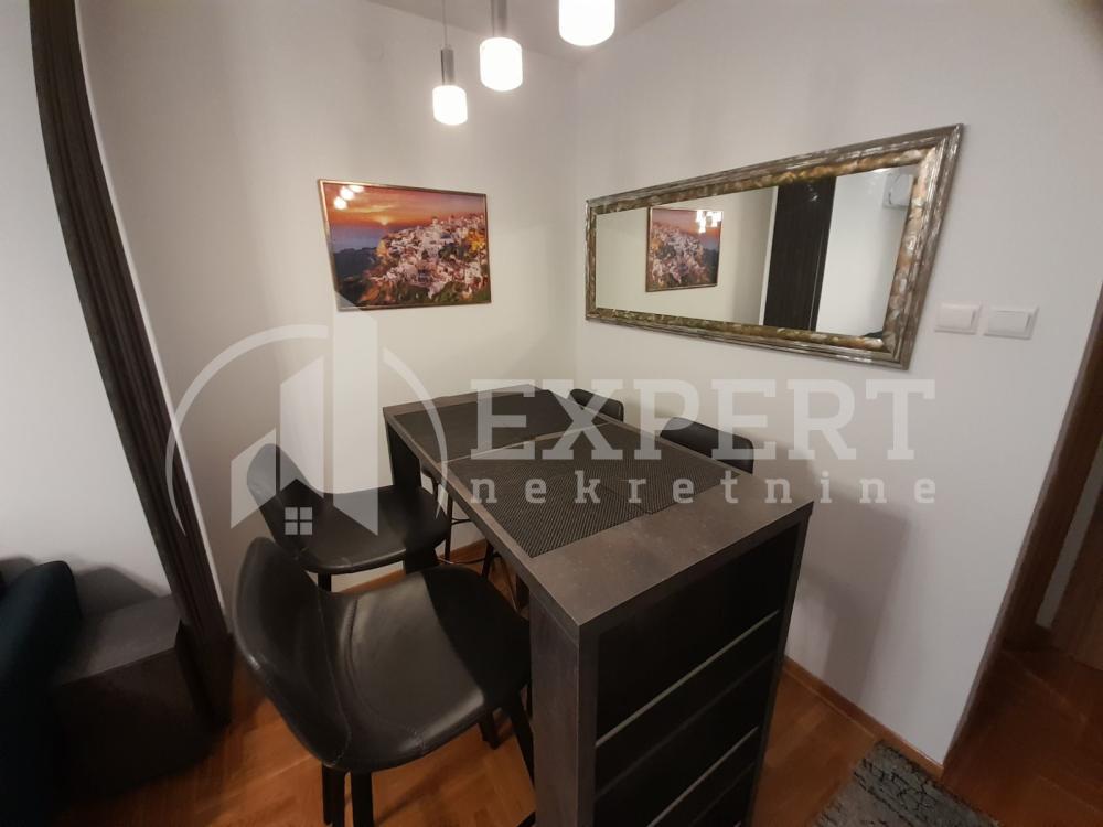 Slika 1 - Cara Dušana, Jednoiposoban stan za izdavanje, 42m2, 400€