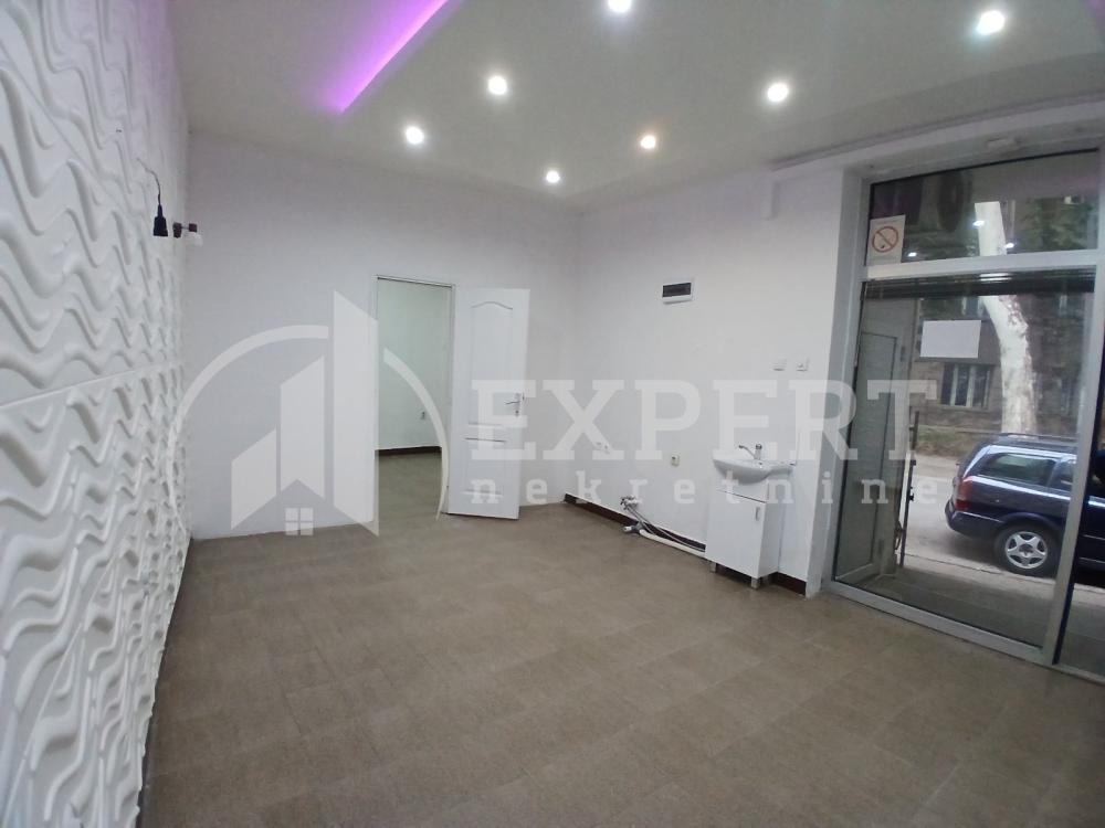 Slika 2 - Trg Pavla Stojkovića,  Lokal za izdavanje, 30m2, 300€