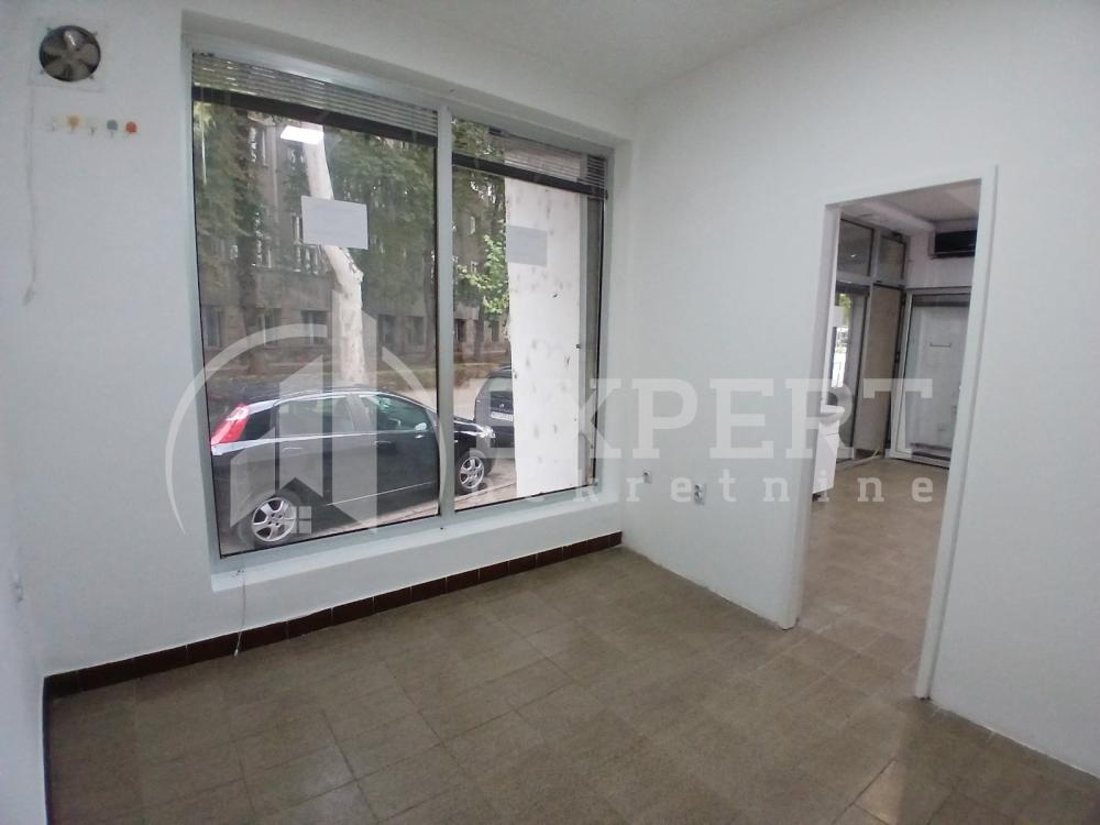 Slika 3 - Trg Pavla Stojkovića,  Lokal za izdavanje, 30m2, 300€