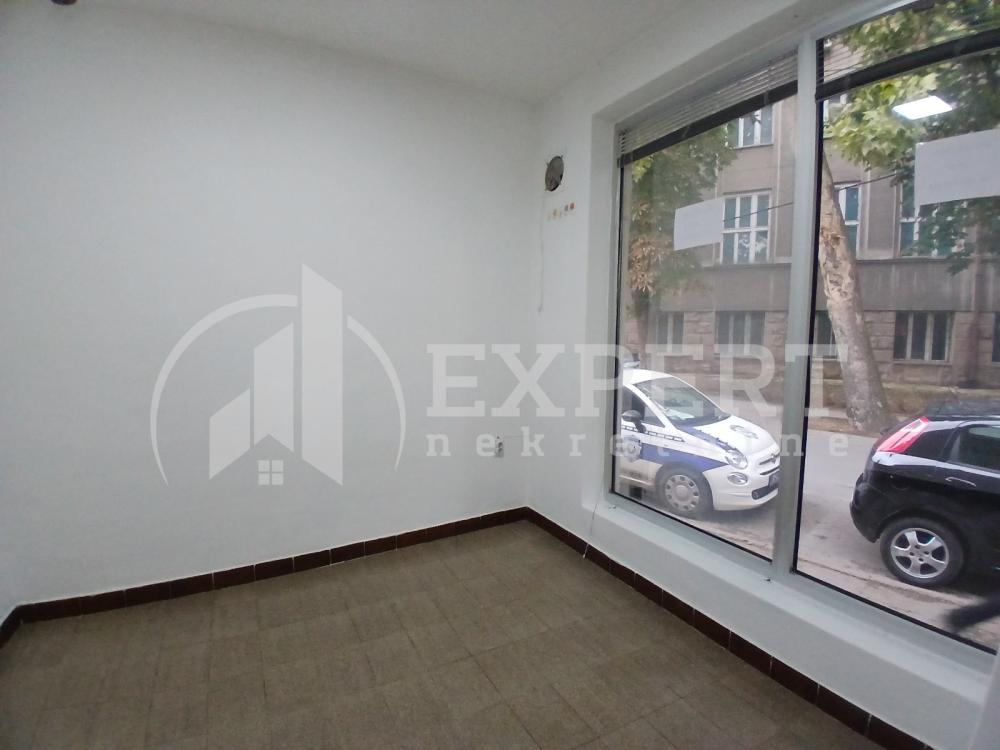 Slika 4 - Trg Pavla Stojkovića,  Lokal za izdavanje, 30m2, 300€