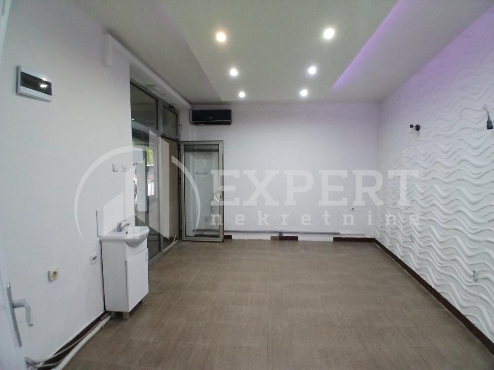 Slika 1 - Trg Pavla Stojkovića,  Lokal za izdavanje, 30m2, 300€