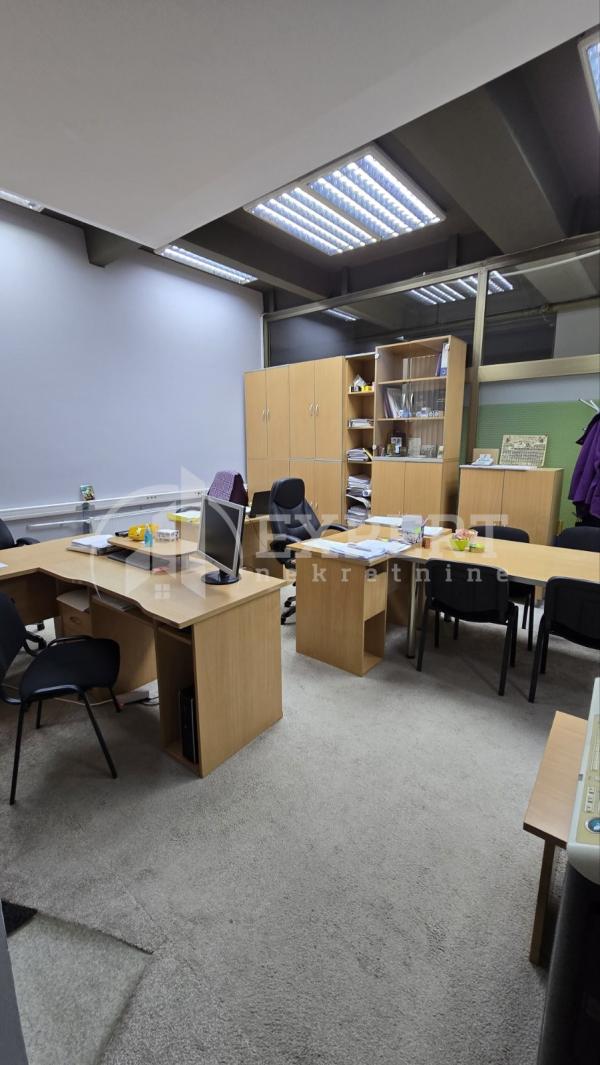 Slika 2 - Bulevar Nemanjića,  Lokal za izdavanje, 37m2, 350€