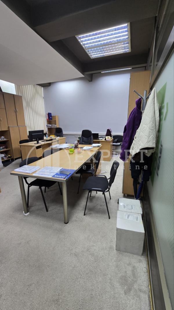 Slika 1 - Bulevar Nemanjića,  Lokal za izdavanje, 37m2, 350€