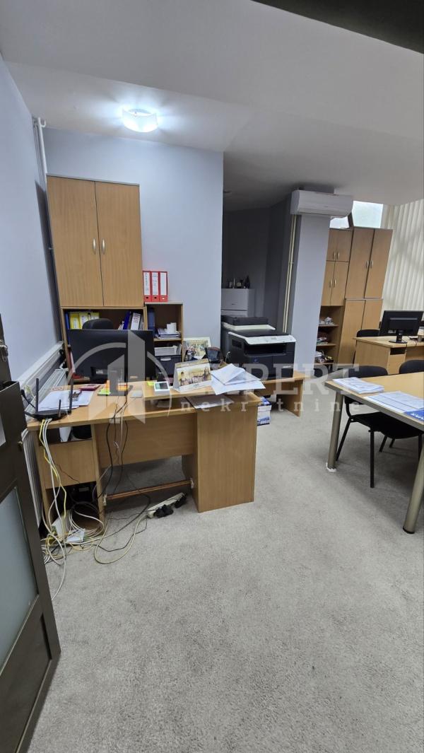 Slika 3 - Bulevar Nemanjića,  Lokal za izdavanje, 37m2, 350€